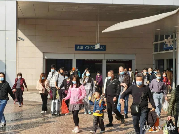 元旦假期第二日，29萬人次出入境