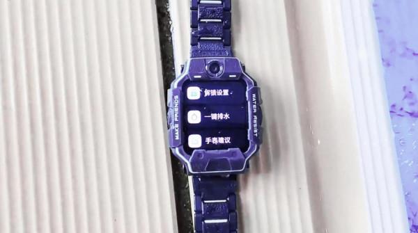 電影裡的道具變現實，體驗這款與手機合二為一的手錶，功能超預期