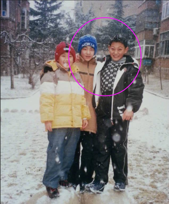 黃子韜：成名後不忘本，把啞巴發小留身邊，還出錢給他開咖啡店