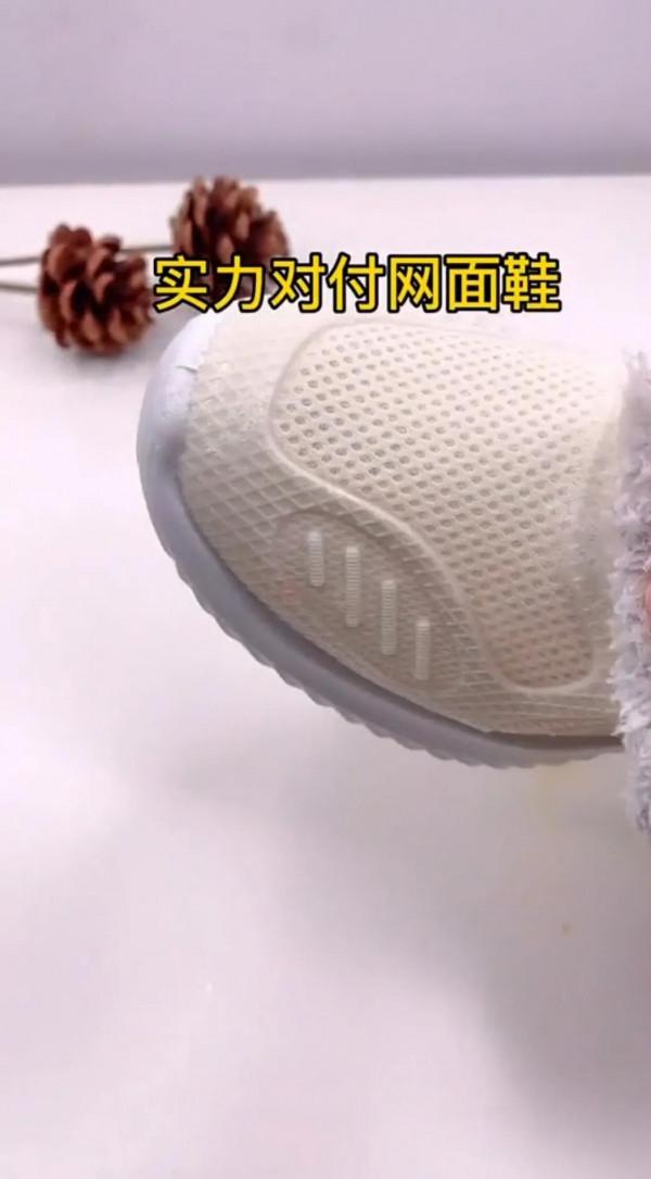 白鞋穿久了容易變髒，教你一招輕鬆清洗，再也不用擔心白鞋變髒了