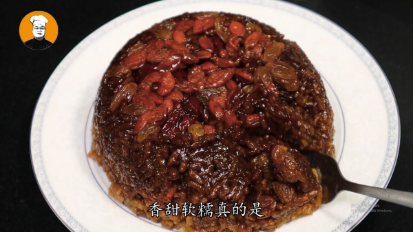 秘製紅糖糯米飯，加上幾種配料，香甜軟糯，挑食的孩子也愛吃