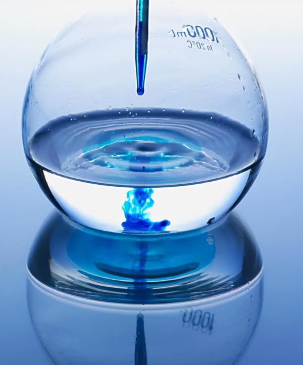 吞寄生蟲，用腐蝕液體洗臉，吃砒霜，英國女性超重口的變美套路