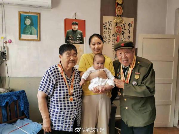 曬曬我的全家福 太珍貴！抗戰老兵的全家福