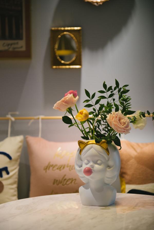 50平方米的一居室，搖身變成了仙女的家，衣帽間大餐廳樣樣皆全