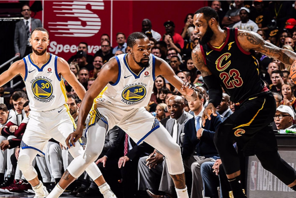 太陽完勝湖人，段冉：楊老師覺得太陽會奪冠嗎？楊毅：不會，不能