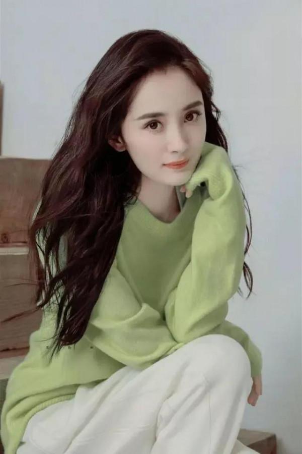 楊冪，風姿卓越，豔麗動人