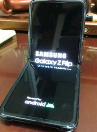 三星老粉從S8換到Flip3，高刷和摺疊屏都很好用，就是充電太慢了