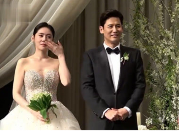 遠嫁中國的兩位“韓國媳婦”：蔡琳和秋瓷炫婚後境遇為何大不同？