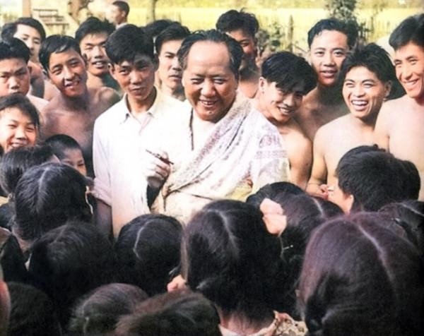 1937年劉仲容面見李宗仁,閒聊時透露:毛先生說,蔣介石阻攔不住 1937年劉仲容面見李宗仁,閒聊時透露:毛先生說,蔣介石阻攔不住