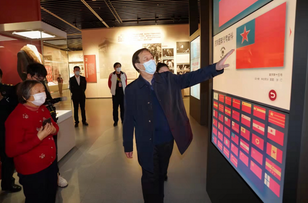 革命元勳及民主人士後代感受“百川歸海 人民至上”