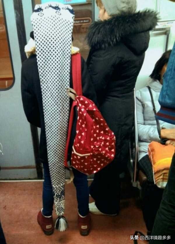 俄羅斯地鐵中的風景,“戰鬥民族”果然不一般 俄羅斯地鐵中的風景,“戰鬥民族”果然不一般