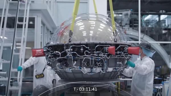 Spacex純平民太空旅遊團返回地球,飛船還沒觸碰水,搜救船已到達 Spacex純平民太空旅遊團返回地球,飛船還沒觸碰水,搜救船已到達