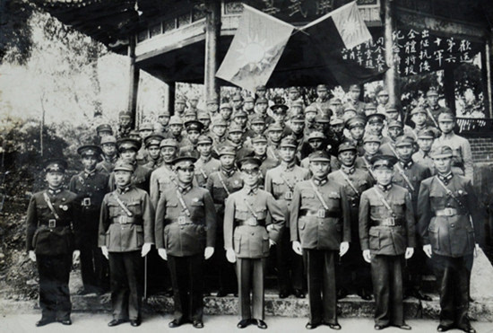 川軍排長新婚後失蹤,妻子苦尋60年,80歲再婚時才知他是枕邊人 川軍排長新婚後失蹤,妻子苦尋60年,80歲再婚時才知他是枕邊人