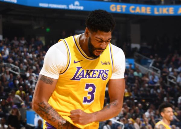 統治賽場！盤點NBA十大攻防一體的超級巨星：喬丹也無緣第一