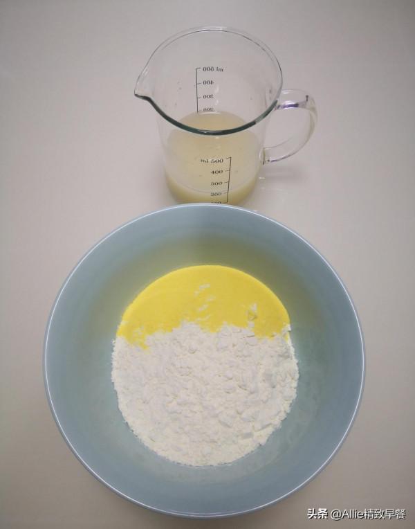 別再吃純白麵饅頭了，加點玉米麵和這兩樣，暄軟香濃又營養，真香