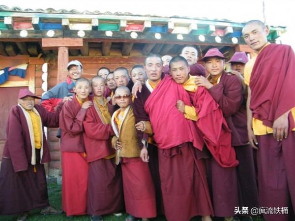 徒步西藏第29天:投宿無門,被山谷中的藏傳佛學院收留 徒步西藏第29天:投宿無門,被山谷中的藏傳佛學院收留