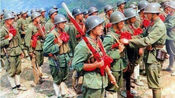 1987年，偵察兵傅平山在越南犧牲，遺體被敵軍澆築在水泥中