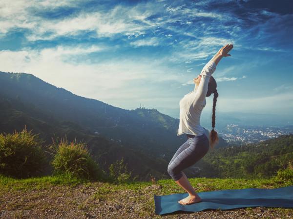 四組瑜伽動作，幫你甩掉身上多餘的贅肉