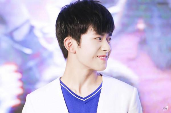 週五的快樂是來自易烊千璽弟弟的美貌暴擊