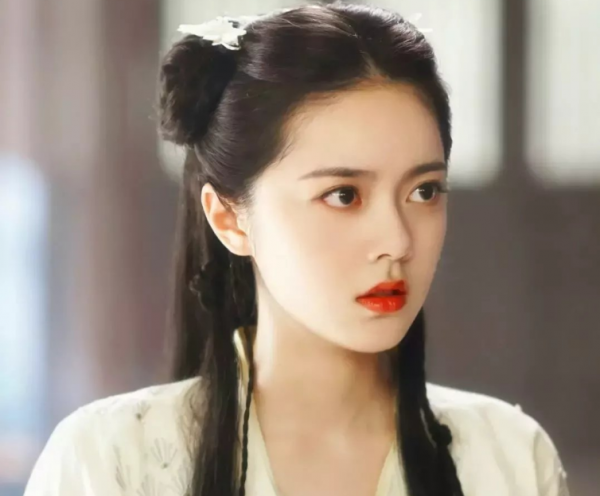 沒有對比就沒有傷害，中年婦女真的不適合演&OpenCurlyDoubleQuote;小女孩&rdquo;