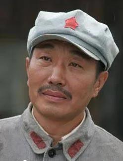 老戲骨杜源:4歲認識愛妻,結婚39年零緋聞,女兒成了最大驕傲 老戲骨杜源:4歲認識愛妻,結婚39年零緋聞,女兒成了最大驕傲