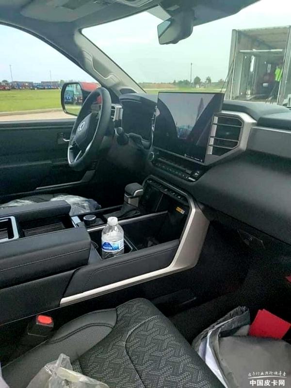 配備12.3英寸大螢幕 全新豐田坦途實車曝光