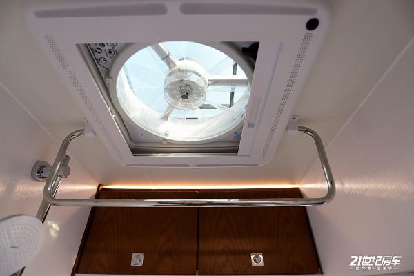 實力比肩進口MAN，實拍國內重卡傑出代表之羅曼威爾德越野房車