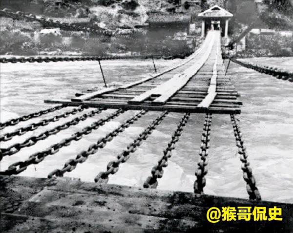 飛奪瀘定橋，為何要22名勇士組成敢死隊飛奪奇絕驚險的鐵索橋？