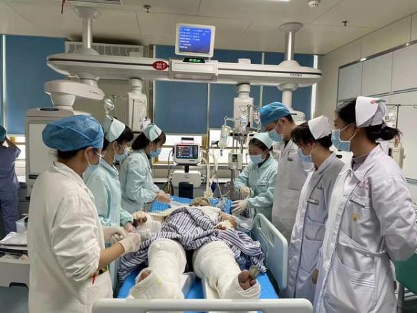 湖南大媽被鴨子抓傷上肢後紅腫潰爛,危及生命 湖南大媽被鴨子抓傷上肢後紅腫潰爛,危及生命