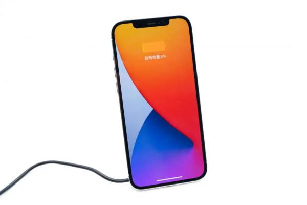 iPhone 12/13都能用，努比亞車載磁吸無線充電支架用料揭曉