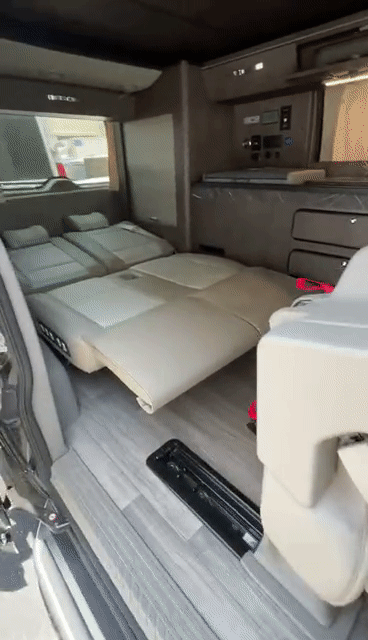 江鈴福特途睿歐升頂房車,不足5米卻能4人睡臥,還可進地庫 江鈴福特途睿歐升頂房車,不足5米卻能4人睡臥,還可進地庫