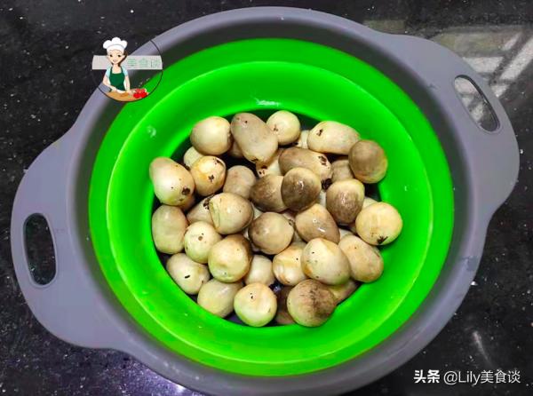 秋天，這素菜簡單一炒，不放肉也很鮮，美味正當季，秋天吃特營養