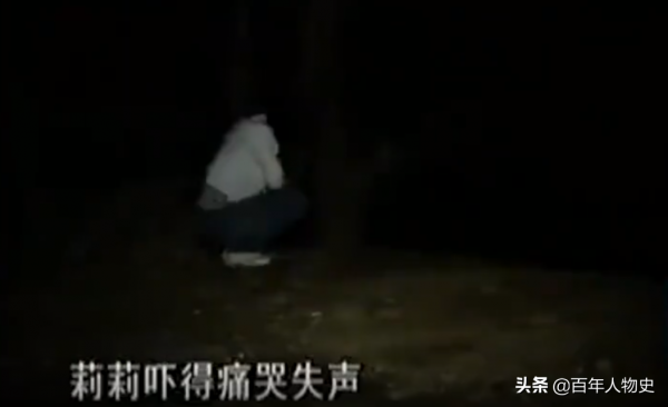 女孩苦尋初戀墳墓，意外發現他“復活”鐵籠中，爸爸：5年前關的