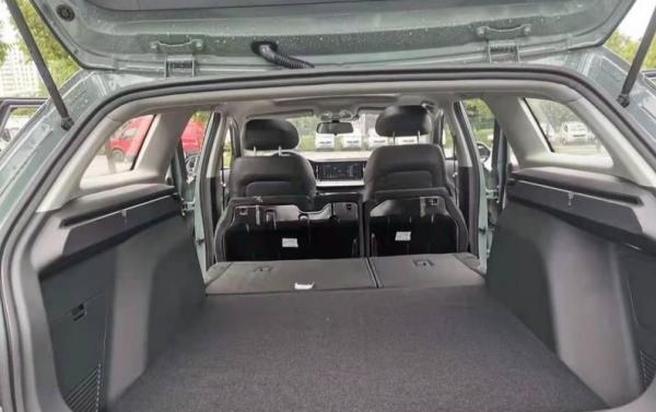 試駕寶駿Valli頂配，瓦罐風格+L2自動駕駛，配1.5T引擎長途不差！