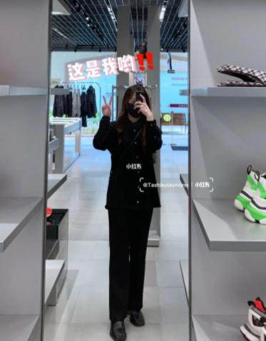 如何當上巴黎世家櫃姐?00後女子自曝學歷高低不重要,薪水還不錯 如何當上巴黎世家櫃姐?00後女子自曝學歷高低不重要,薪水還不錯