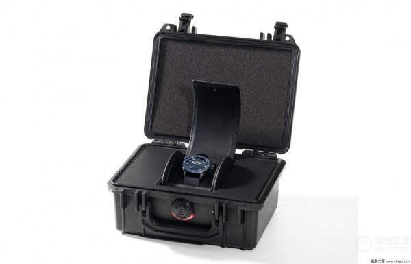 寶珀Blancpain推出43.6毫米五十噚深潛器陶瓷腕錶寶嘉爾藍色特別版