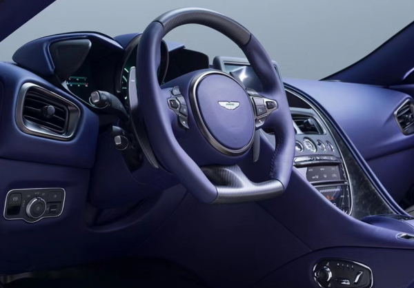 國內僅售一臺？阿斯頓·馬丁DBS彩光譜藍版閃亮登場，售價達540萬