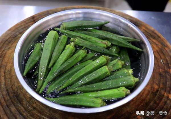 秋葵別再炒著吃了,試試這道高顏值的秋葵土豆泥,清脆可口又營養 秋葵別再炒著吃了,試試這道高顏值的秋葵土豆泥,清脆可口又營養