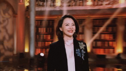 《朗讀者》三年後重回央視黃金檔！第一期就被董卿對話張桂梅破防