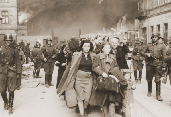 在納粹帝國的最後幾天，集中營的囚犯是如何報復黨衛軍看守的？