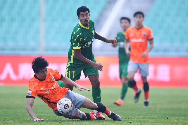 謝峰、邵佳一2選1！北京國安否定外教，新賽季應該啟用本土教練