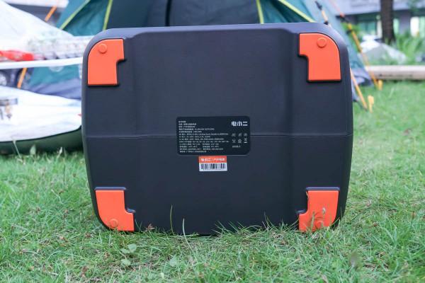 體驗電霸級別的產品，讓電小二太陽能戶外電源2200告訴什麼叫硬核