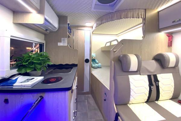 國六依維柯藍牌C本還滿足K歌聚會 程力舒欣房車 國六依維柯藍牌C本還滿足K歌聚會 程力舒欣房車