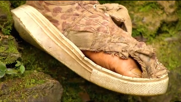 玻利維亞小孩為了上學，每天劃鋼索穿越300米峽谷，失誤就喪命