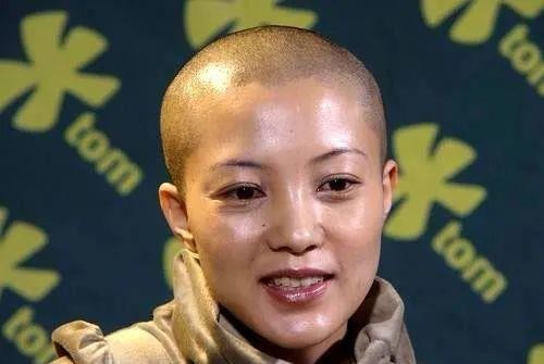 從酒吧歌手到當紅女星,被逃犯捧上位的謝雨欣,都經歷了什麼? 從酒吧歌手到當紅女星,被逃犯捧上位的謝雨欣,都經歷了什麼?