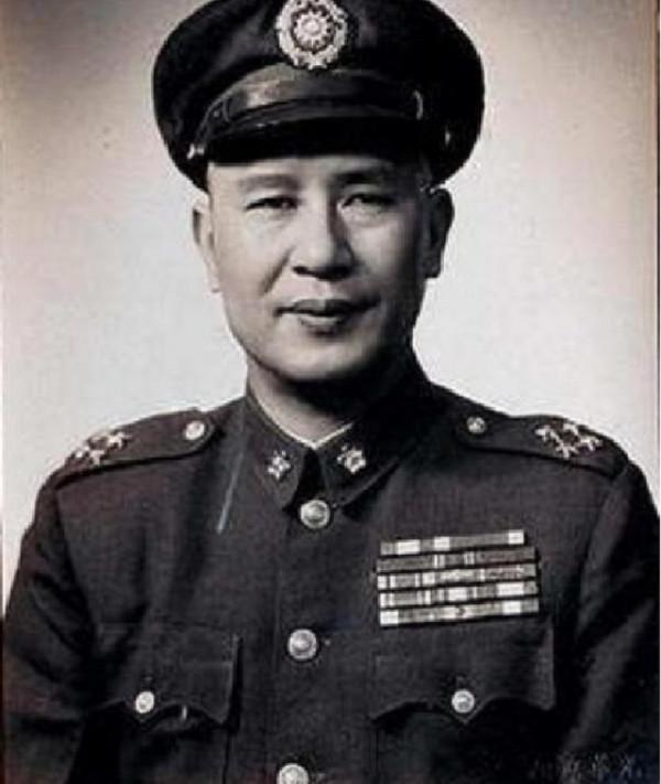 淮海戰役幕後，白崇禧手握20萬大軍拒絕增援，和李宗仁算計蔣介石