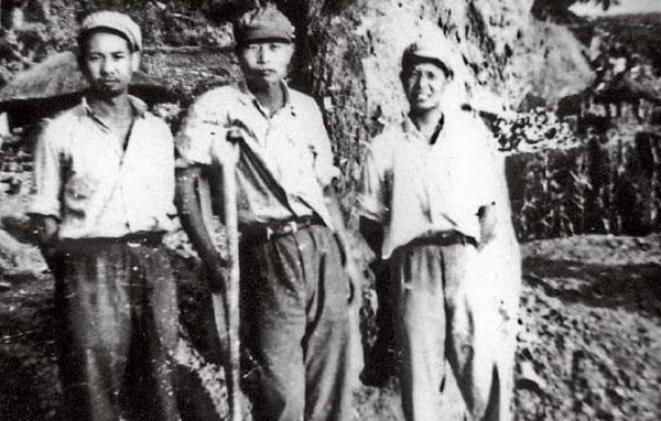 開國少將被活埋38個小時，兩隻蒼蠅成了救命恩人，現99歲仍健在