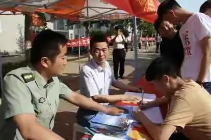 士官12年轉業後再立二等功:翻開履歷,榮耀亮眼 士官12年轉業後再立二等功:翻開履歷,榮耀亮眼