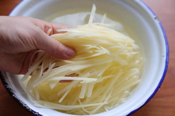 對抗秋老虎，清脆爽口的這菜不能少，每次上桌必光碟，孩子超愛吃