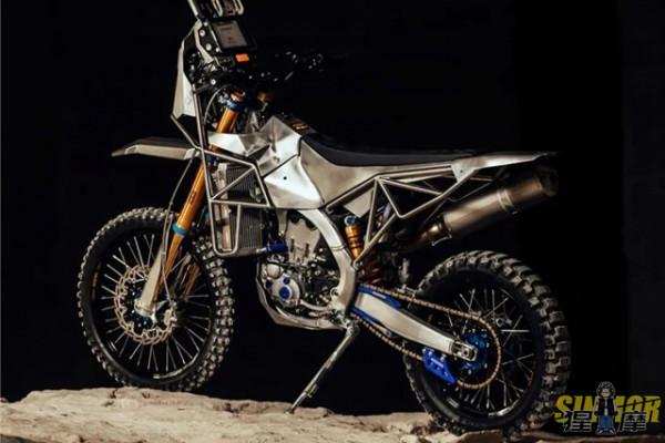 雅馬哈WR450F改裝，歷時18個月，這改裝拉力車也太賽博朋克了